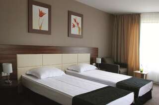 Отель Spa Hotel Belchin Garden Белчин Двухместный номер с 1 кроватью или 2 отдельными кроватями и балконом-10